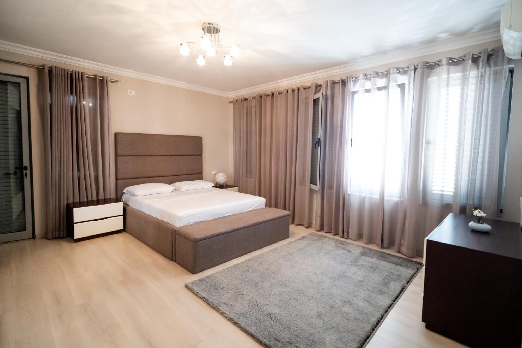 Ar-lux Old Town Apartment